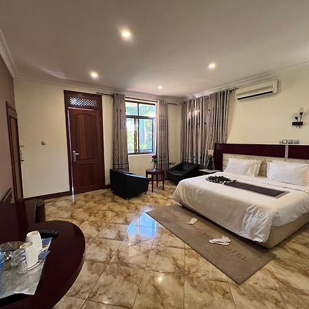 Nejobugg Palace Hotel Nkoanrua ภายนอก รูปภาพ