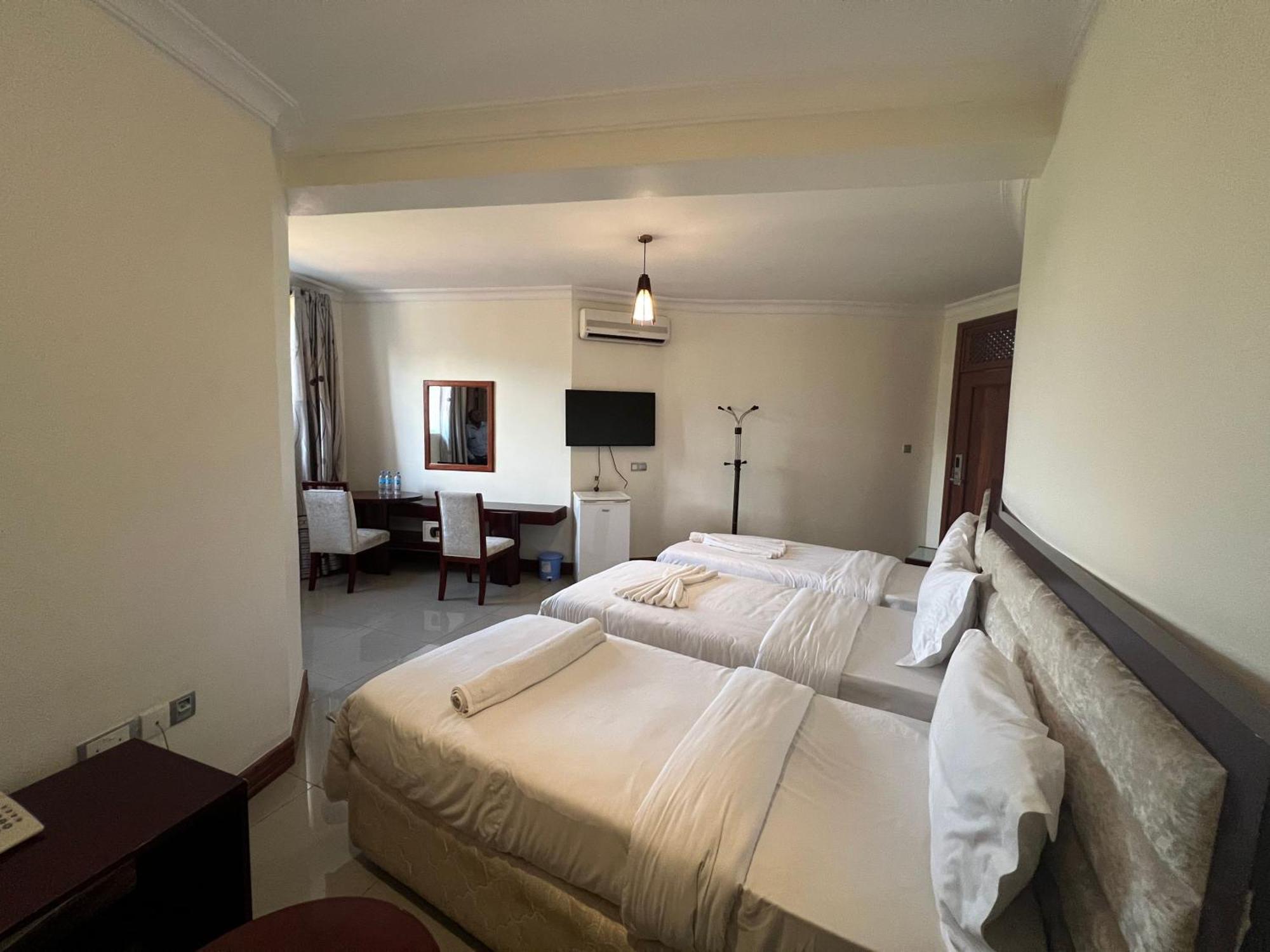 Nejobugg Palace Hotel Nkoanrua ภายนอก รูปภาพ