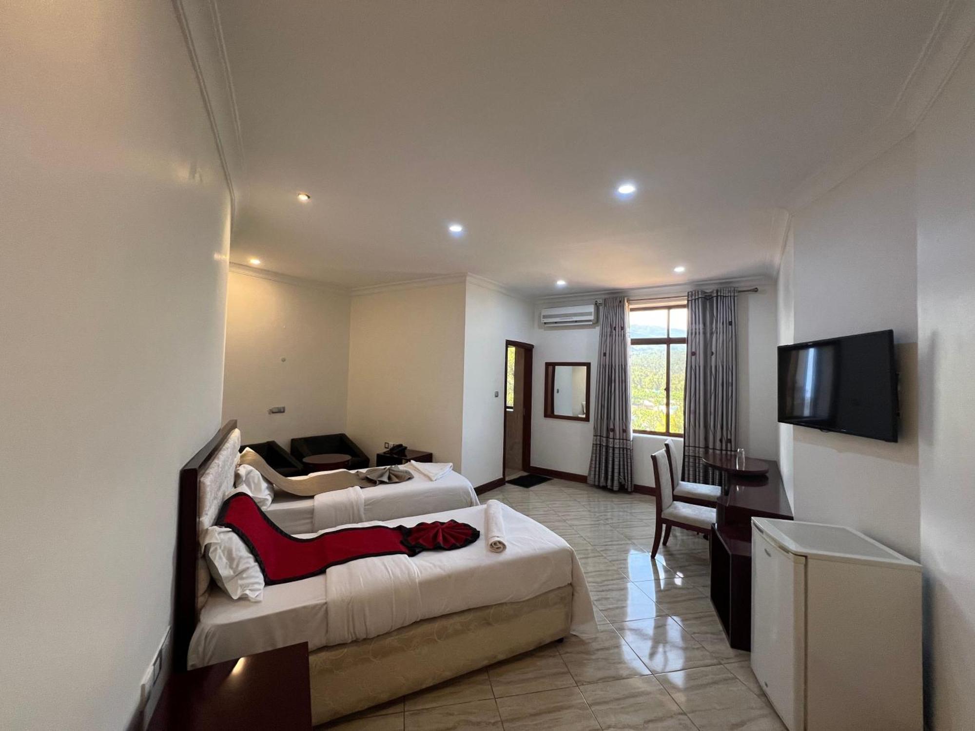 Nejobugg Palace Hotel Nkoanrua ภายนอก รูปภาพ