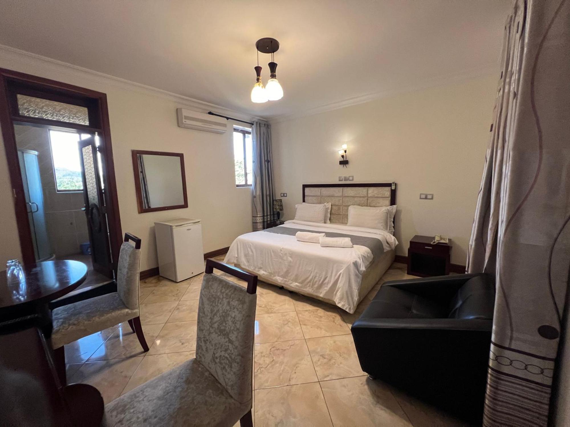 Nejobugg Palace Hotel Nkoanrua ภายนอก รูปภาพ
