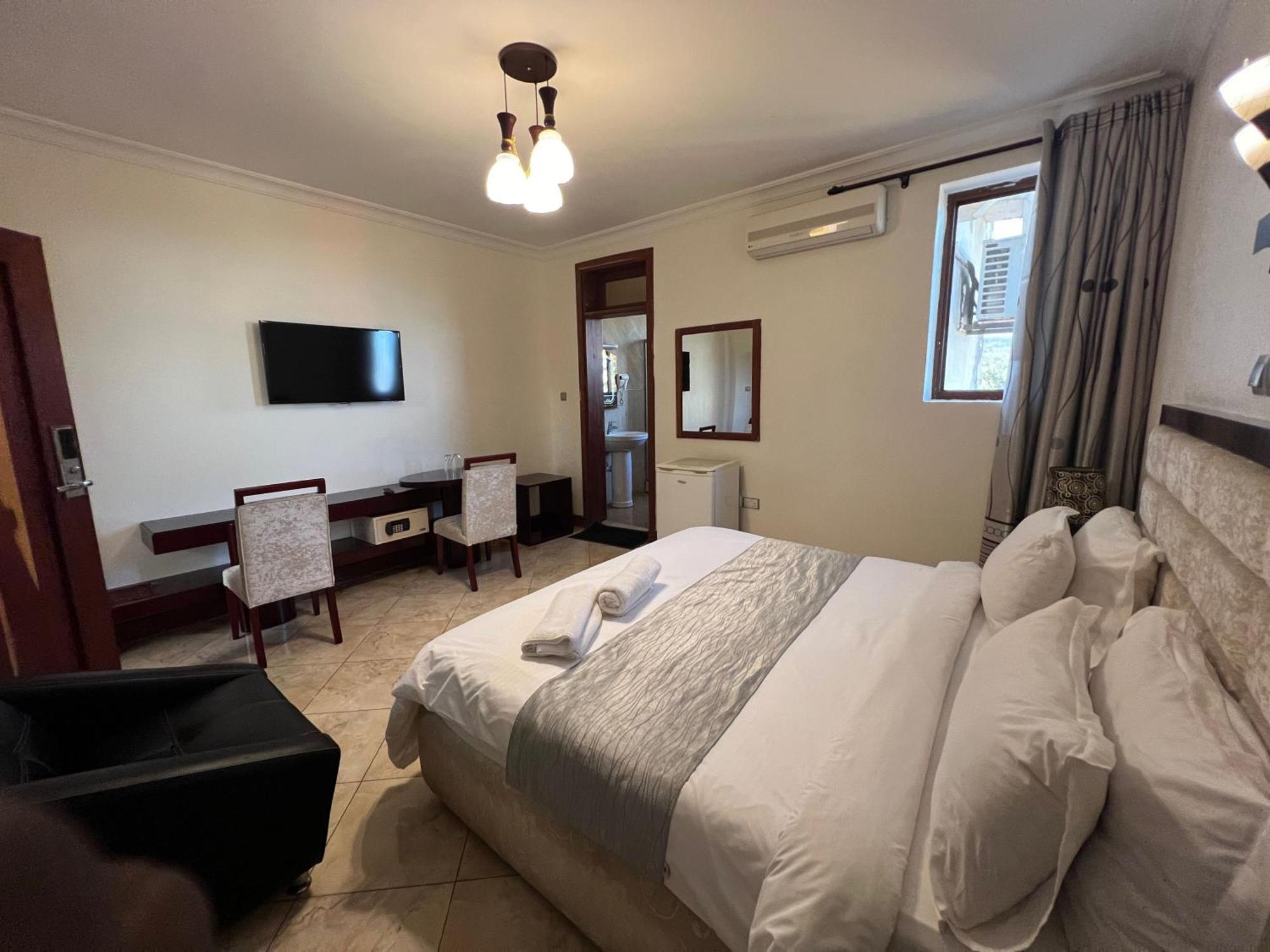 Nejobugg Palace Hotel Nkoanrua ภายนอก รูปภาพ