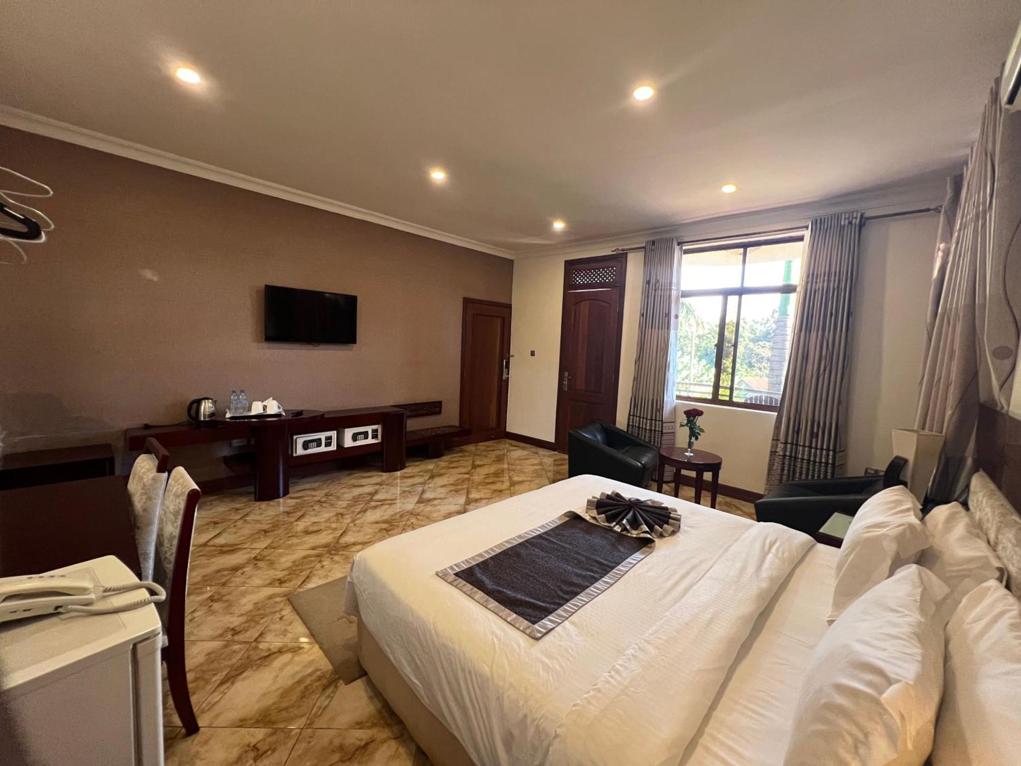 Nejobugg Palace Hotel Nkoanrua ภายนอก รูปภาพ