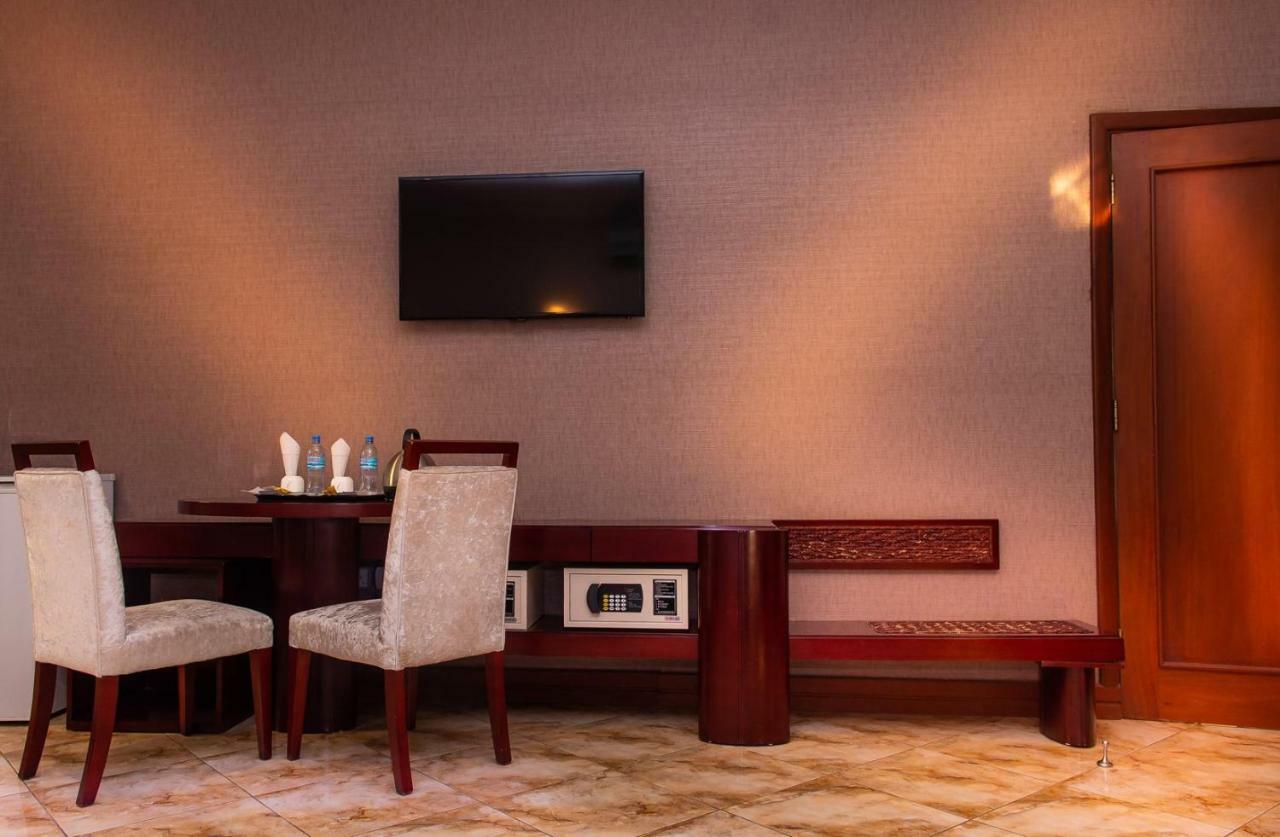 Nejobugg Palace Hotel Nkoanrua ภายนอก รูปภาพ